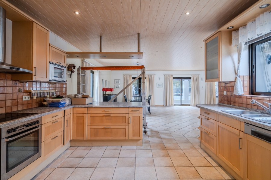 4 Bedroom Property for Sale in Dennendal Western Cape